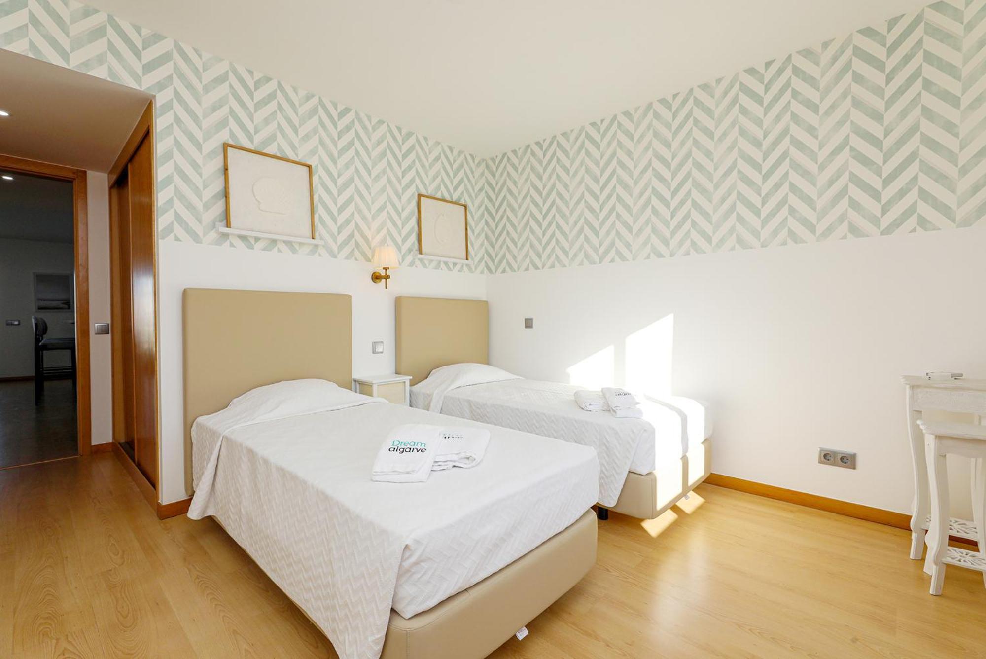 B19 - Marina Bay Apartment