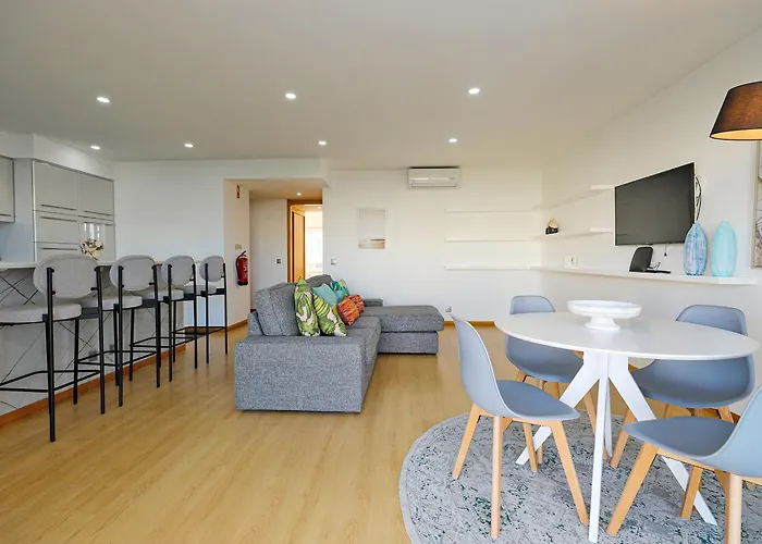 B19 - Marina Bay Apartment